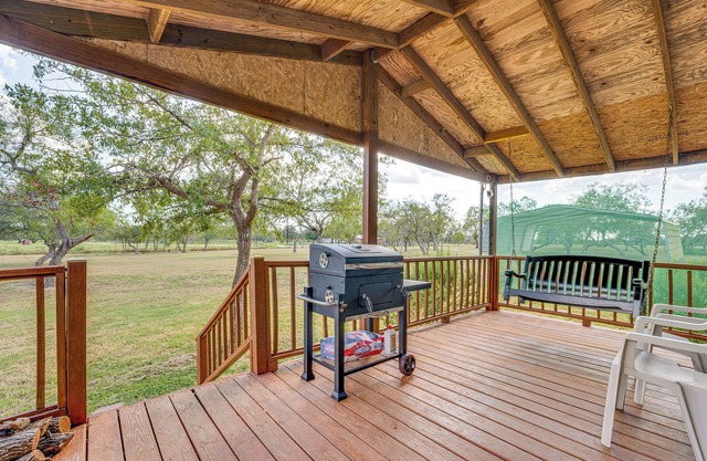 Country Harwood Retreat: Trails, Creek & Wildlife