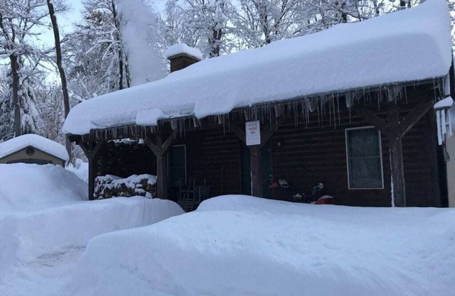 Trails End- Cozy Cabin,Private and Secluded Retreat between Seney & Grand Marais