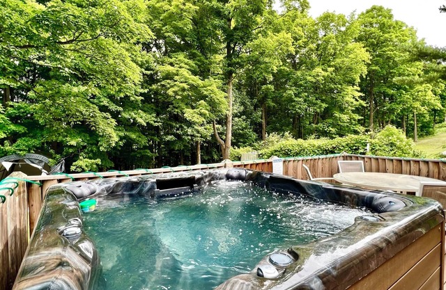 Trailside #3 ~ summer fun! Hot Tub, ATV, hiking, fishing, boating.