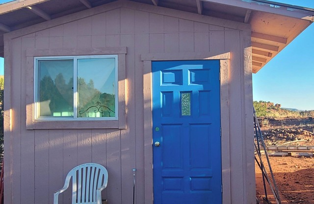 Tranquil 1-bedroom small cabin. Jemez Valley with hot springs, hikes, nite skies