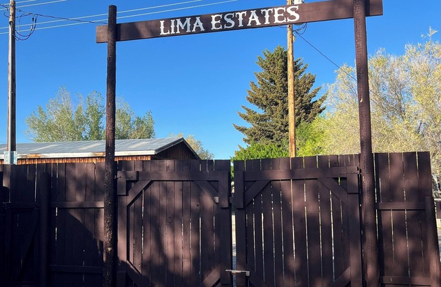 Tranquil 2-bedroom apartment in Lima, MT. Family & Pet friendly.