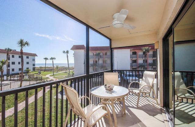 Tranquil 2nd floor beachfront condo on Sanibel Island 2A2
