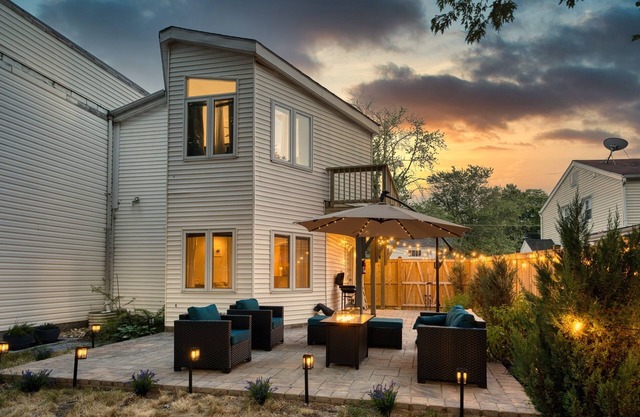 Tranquil 3BR/2.5ba house with 4 beds for 7/Patio/BBQ & Gaming Room/15 mins to DC