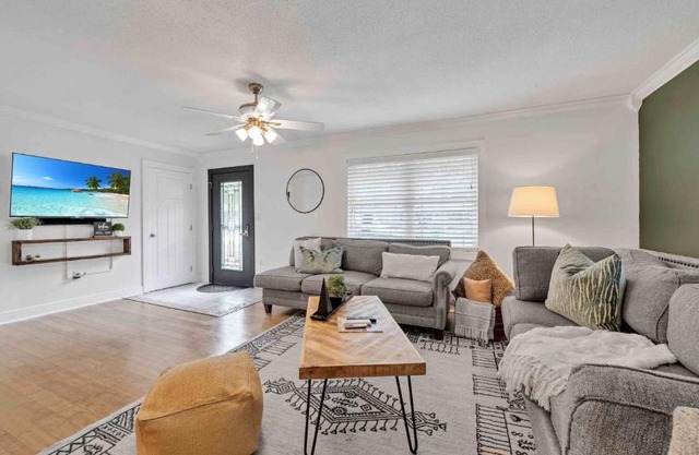 Tranquil 3BR Family Home in Shalimar Near Water