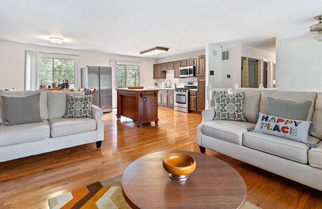 "Tranquil 3BR: Space & Comfort"
