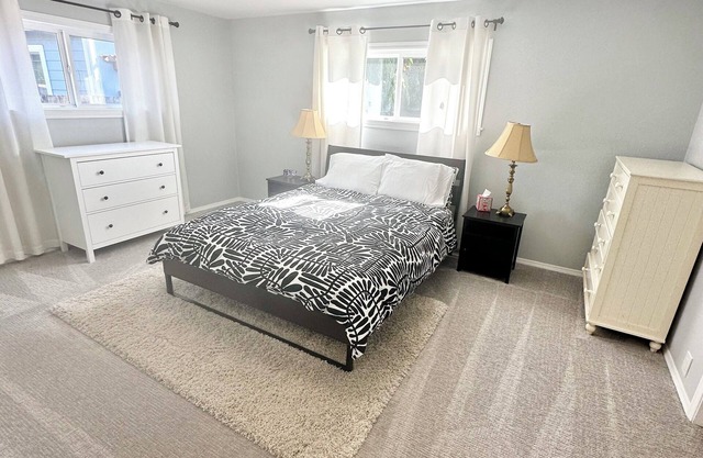 Tranquil 4-bedroom house with WiFi close to SeaTac