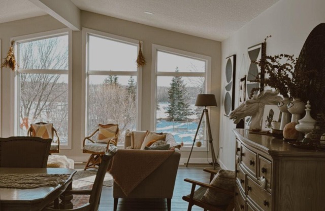 Tranquil Acreage Family Getaway Close to the City! Hot Tub & Wood Burning Sauna!