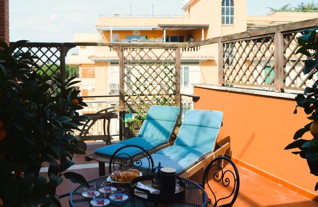Tranquil attic apartment & terrace with bbq. 20 minutes to The Vatican!