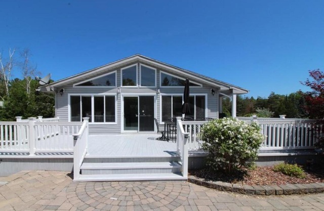 Tranquil Bay Lodge, 3 min walk to sand beach