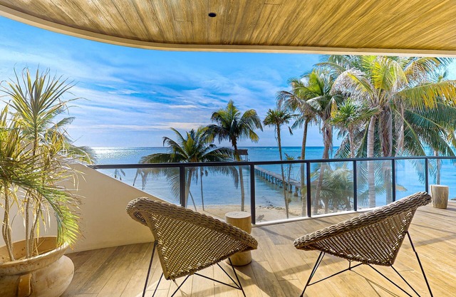 Tranquil beachfront getaway with amazing views, outdoor pool