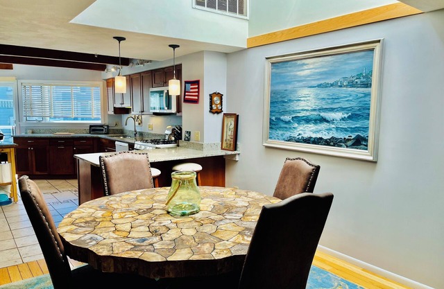 Tranquil Beachfront 2-bedroom townhome in charming Gloucester with AC, WiFi