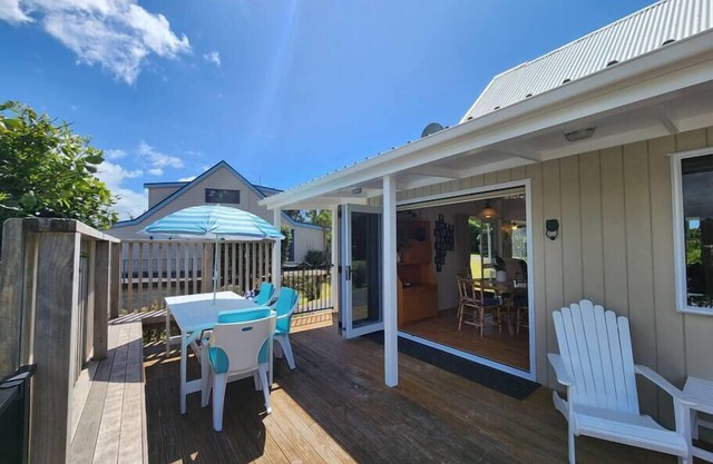 Tranquil Beachside Bach, Tranquil Beachside Bach