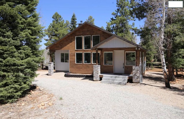 Tranquil Cabin Retreat--2B/Loft; Sleeps 9+