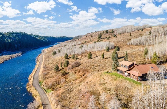 Tranquil cabin on Warm River, Ashton Boat ramp access-fly fishing haven.