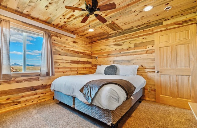 Tranquil Cabin Retreat in the Heart of Kremmling!