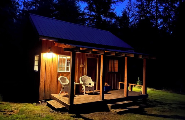 Tranquil cabin with WiFi in Brush Prairie