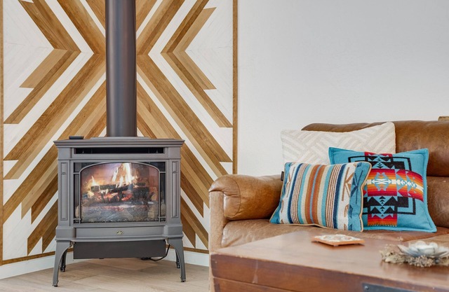 Tranquil Coastal Retreat - Walk to the Beach!