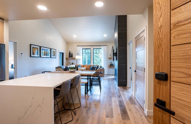 Tranquil Condo| Gas Fireplace with a Mountain View