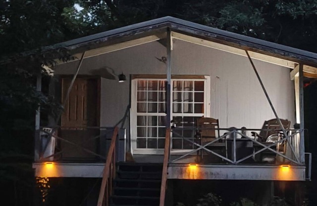 Tranquil Cottage 10 mins from Downtown Canton