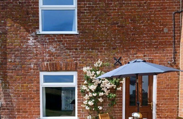 Ruhiges Cottage neben einem ländlichen Bauernhaus, 8 km von der Küste von Suffolk entfernt