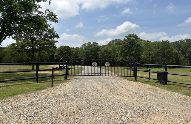 Tranquil Country Getaway near Bois D' Arc Lake and Lake Bonham.