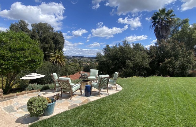 Tranquil country setting w/majestic views