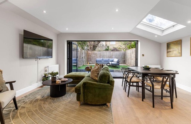 Tranquil Garden Hideaway in Fulham
