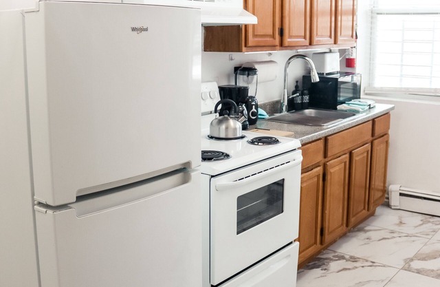 Tranquil Getaway in Queens ~ Fully Equipped Unit