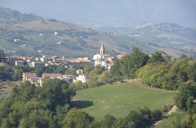 Ruhiger Kurzurlaub - Schöne Stadt Castilenti in der italienischen Provinz Abruzzen.