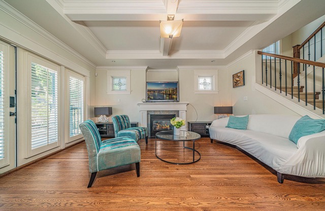 Tranquil Haven~Close to UBC and Downtown Delights