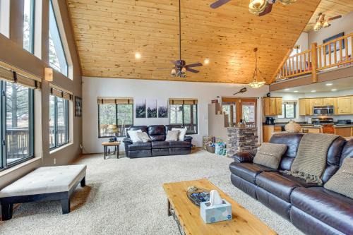 Tranquil Heber-Overgaard Cabin with Decks and Grill!