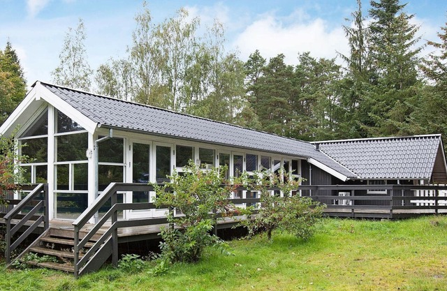 Ruhiges Ferienhaus in Ebeltoft mit Swimmingpool