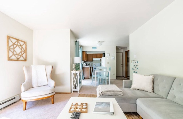 Tranquil king bed suite near ocean