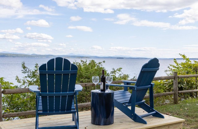 Tranquil lake house in VT w/ breathtaking views!