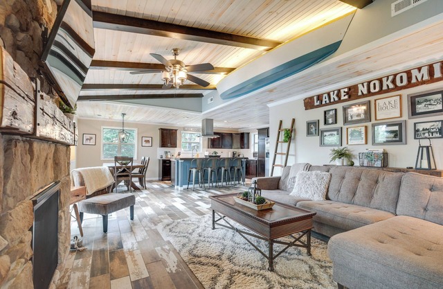 Tranquil Lakefront Cabin: Fire Pit, Grill & Patio