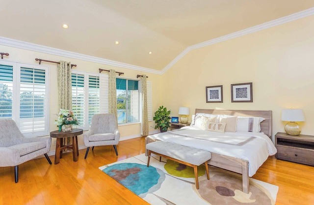 Tranquil Lakefront Haven: Your Ideal Getaway Awaits at This Charming Home #185
