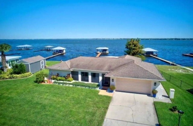 Tranquil Lakefront Retreat