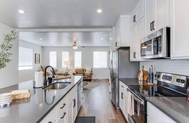 Tranquil Locale, Double Garage, King Bed