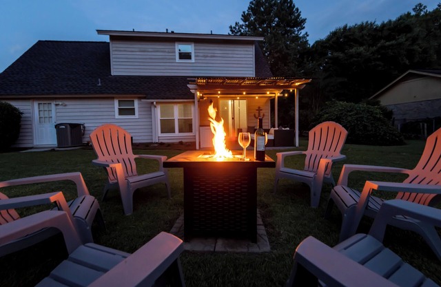 Tranquil Location! Patio, Shuffle Board, Fire pit, Walk to Restaurants!