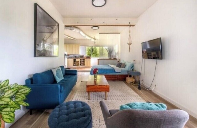Tranquil Modern 1 bedroom in-law unit in the Oakland Trees