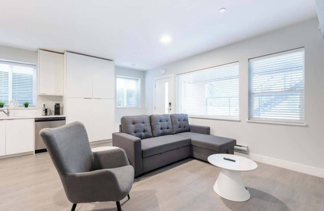 Tranquil & Modern: Close to Promenade & Pier ~ Pkg
