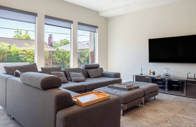 Tranquil Modern Retreat: Near Santana Row
