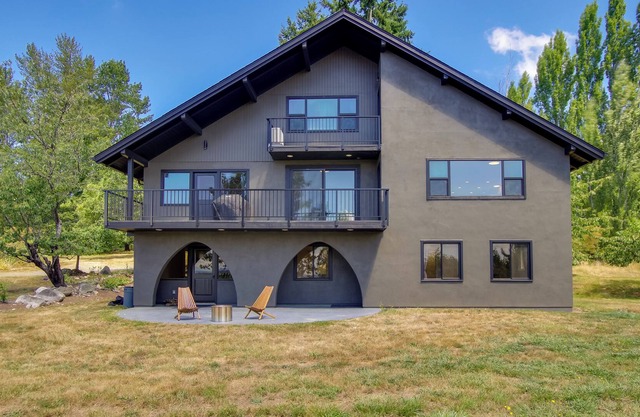 Tranquil Mount Vernon Retreat w/ Patio & Gas Grill