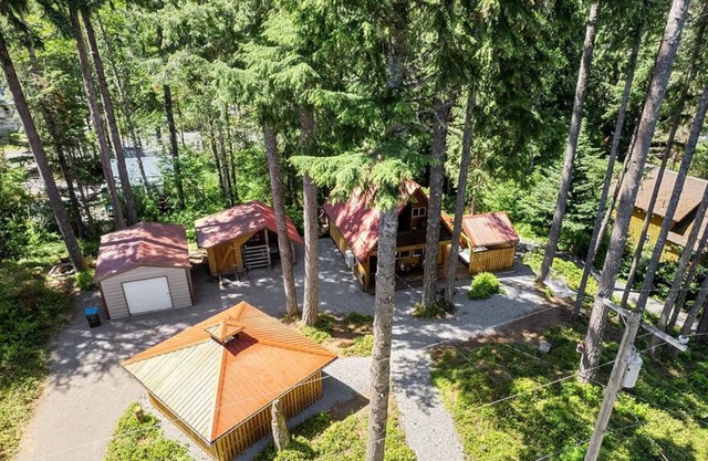Tranquil Mountain Escape / 2BR Haven w/ Hot tub!