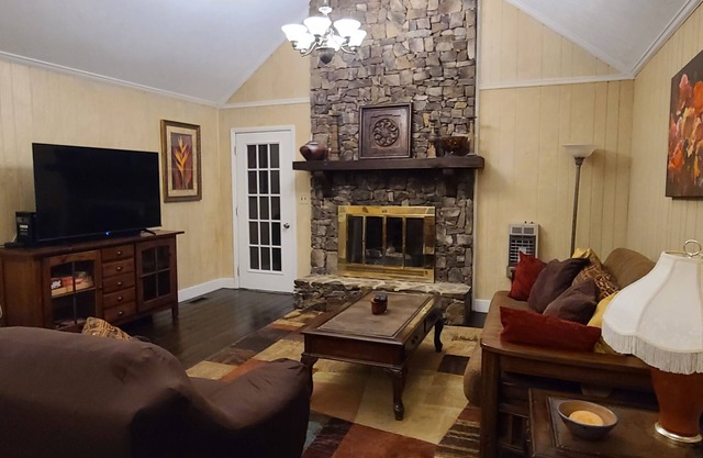 Tranquil mountain view home near Talladega National Forest