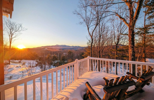 Tranquil Mountain Views, Very Close to Beach, Fireplace at Hygge Hut Getaway