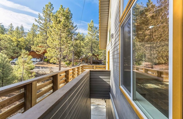 Tranquil Pine Mountain Retreat 3 Bedroom Cabin by RedAwning