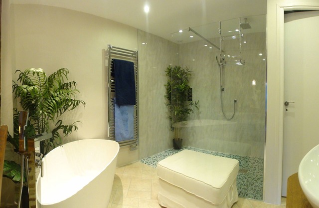 Ruhige Riverside Suite