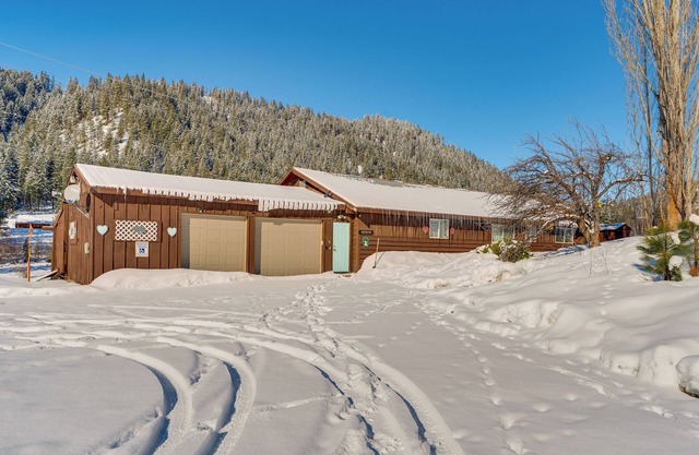 Tranquil Ranch Home on 10 Acres in Leavenworth!