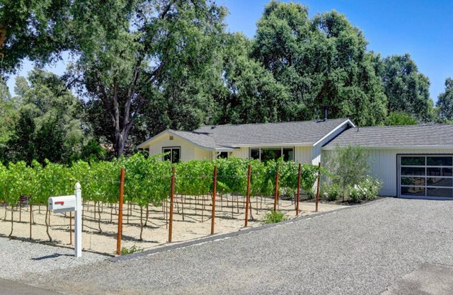 Neu renoviertes Bauernhaus an der Grenze zu Yountville!
